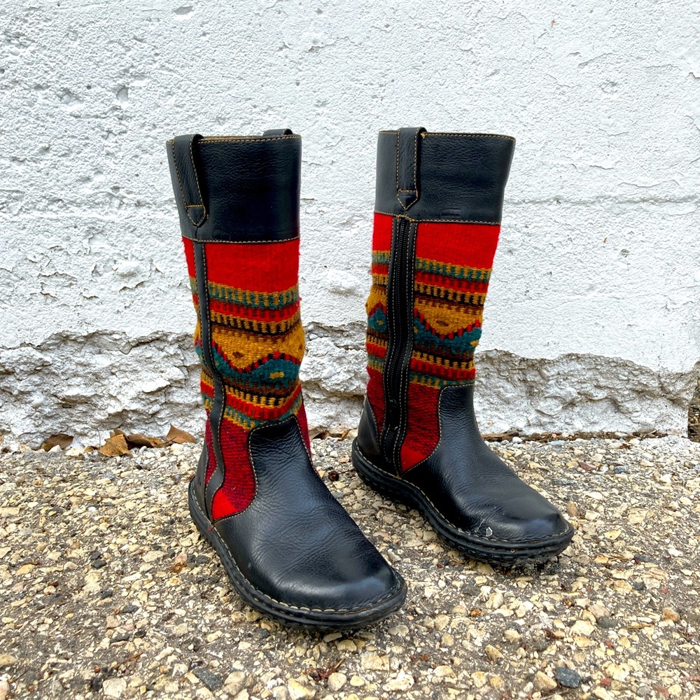BORN winter boots, size 6.